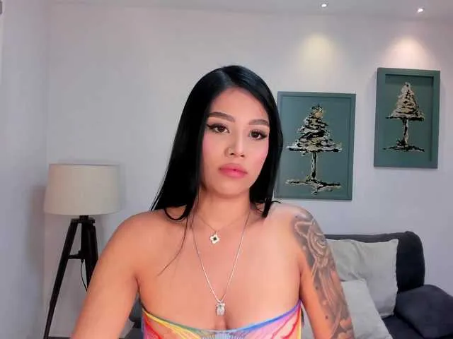 Live sex webcam photo for LeahNovac #292103564