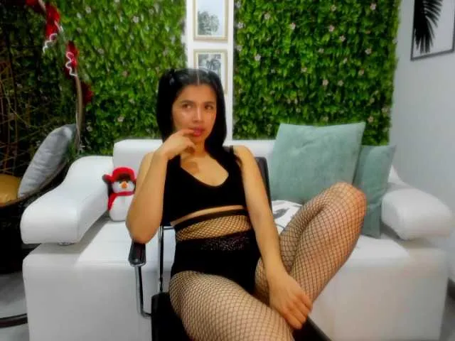 Live sex webcam photo for LeahScott #271908206