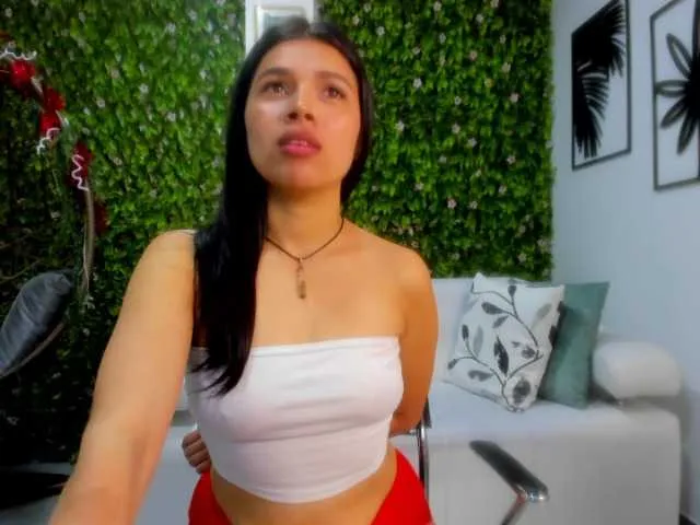 Live sex webcam photo for LeahScott #271920511