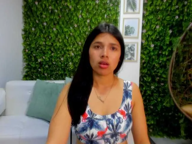 Live sex webcam photo for LeahScott #271949832
