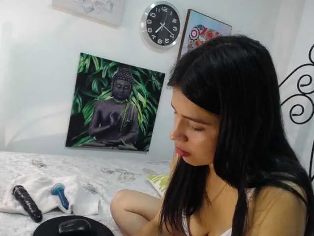 Live sex webcam photo for LeahScott #271954324