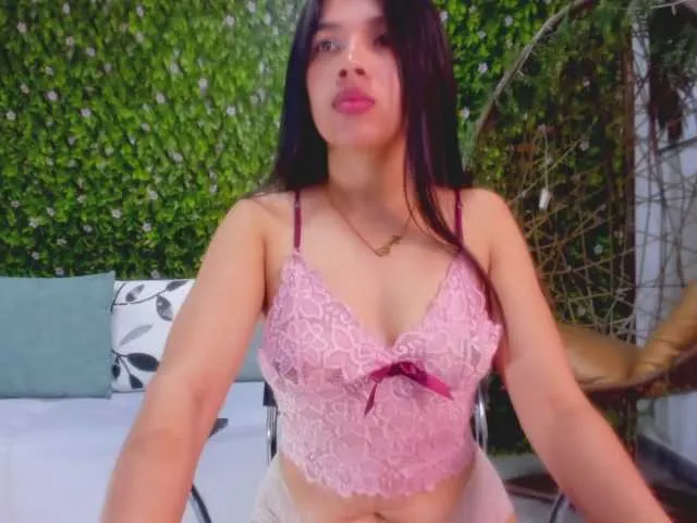 Live sex webcam photo for LeahScott #272068150