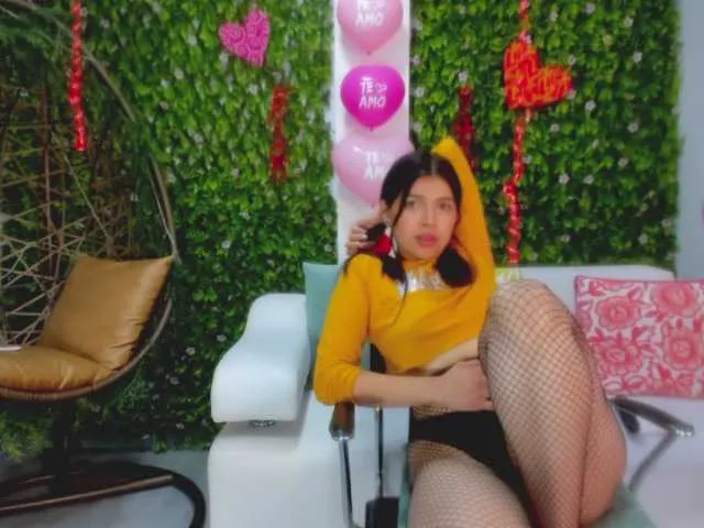 Live sex webcam photo for LeahScott #272398706