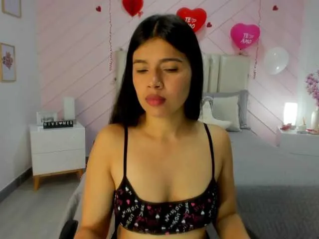 Live sex webcam photo for LeahScott #272450041