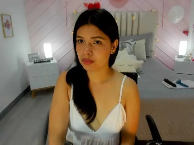Live sex webcam photo for LeahScott #272463662
