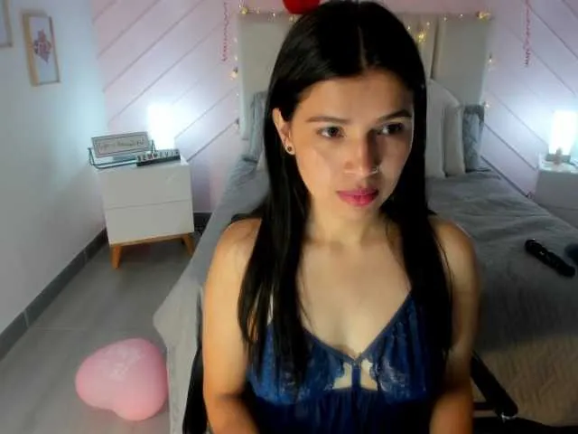 Live sex webcam photo for LeahScott #272552242