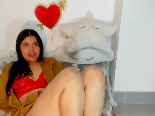 Live sex webcam photo for LeahScott #272575629