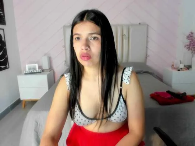 Live sex webcam photo for LeahScott #272674420