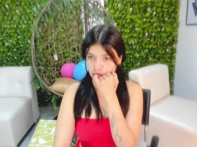 Live sex webcam photo for LeahScott #272726800