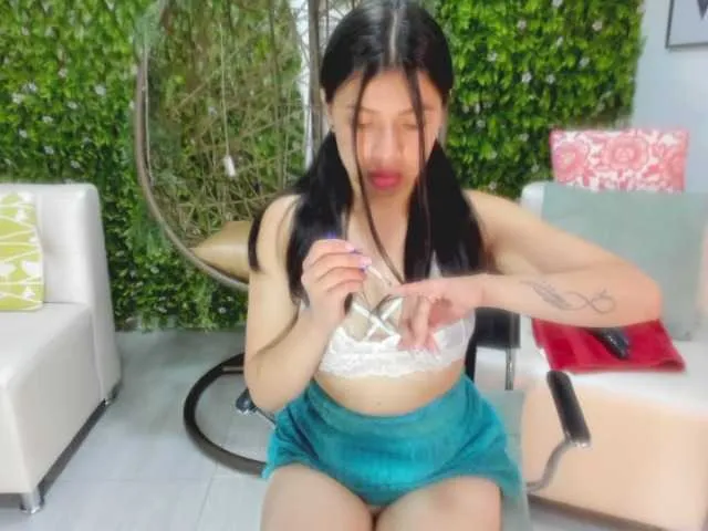 Live sex webcam photo for LeahScott #272777447