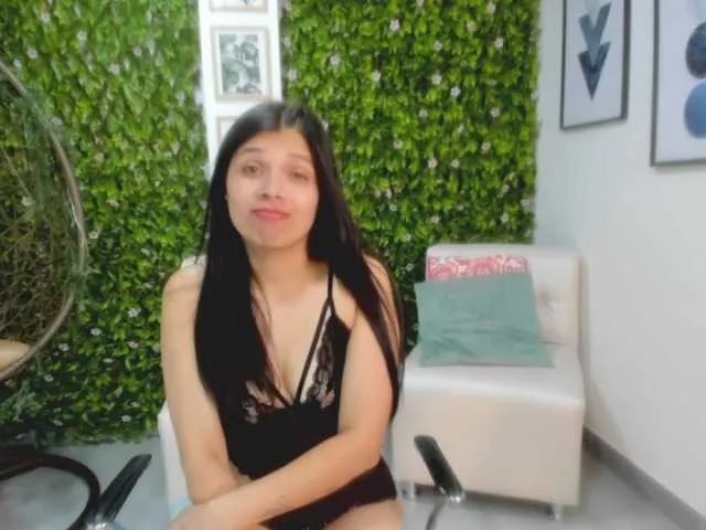 Live sex webcam photo for LeahScott #272804496