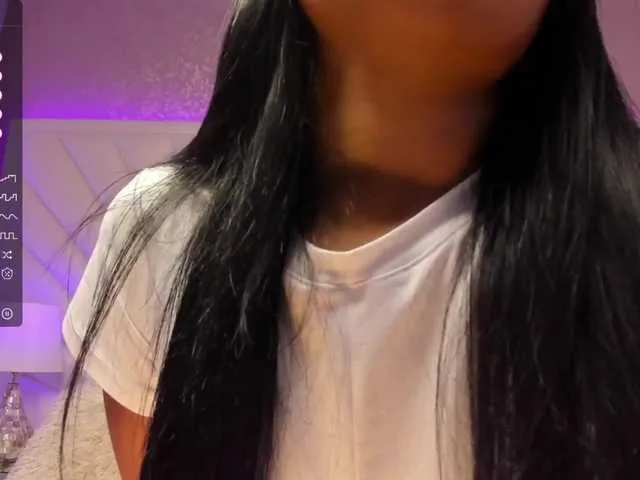 Live sex webcam photo for LeahWest #276107114