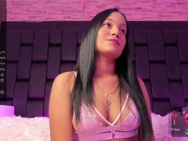 Live sex webcam photo for LeahWest #276160871