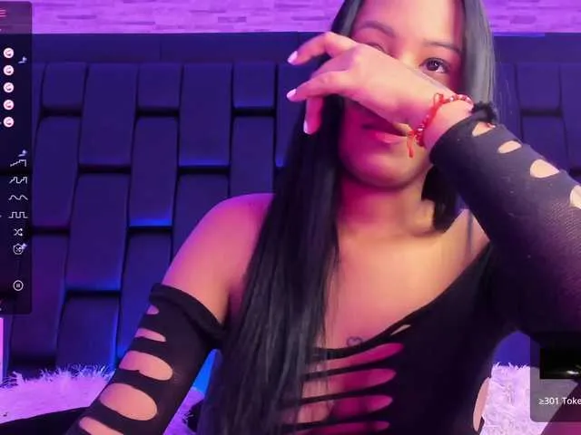 Live sex webcam photo for LeahWest #276211482