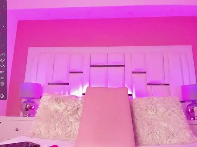 Live sex webcam photo for LeahWest #276226517