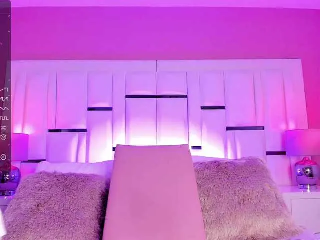 Live sex webcam photo for LeahWest #276417351