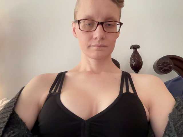 Live sex webcam photo for LeahWilde #272897762