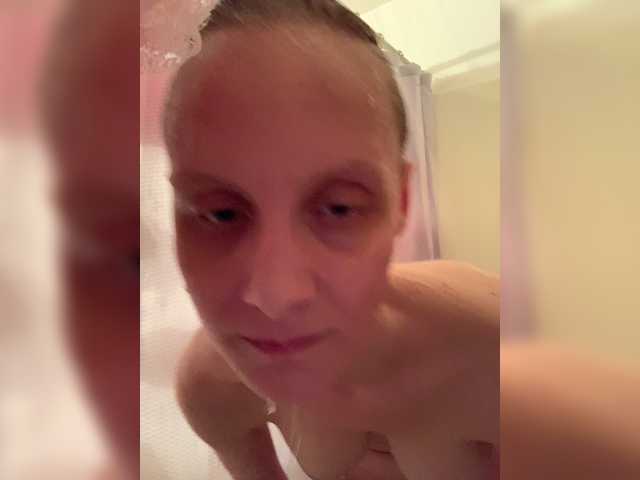 Live sex webcam photo for LeahWilde #273006609