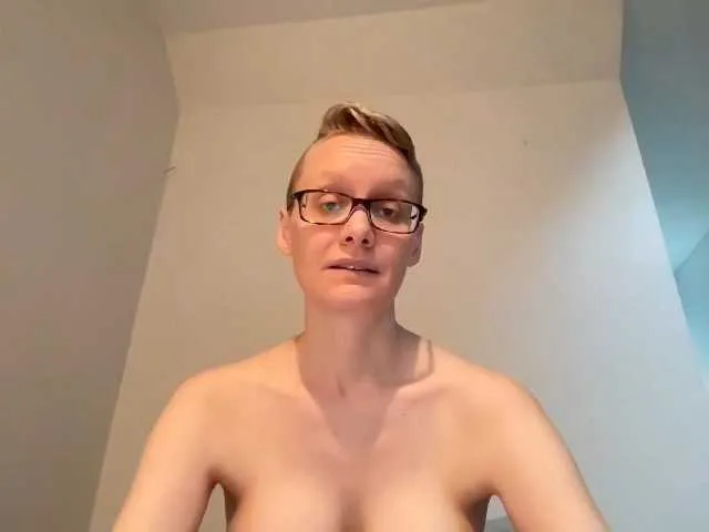 Live sex webcam photo for LeahWilde #273604433