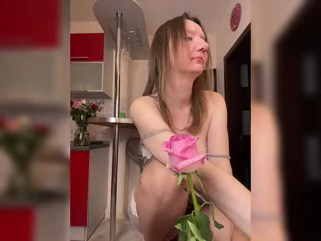 Live sex webcam photo for Ledi1 #290339438
