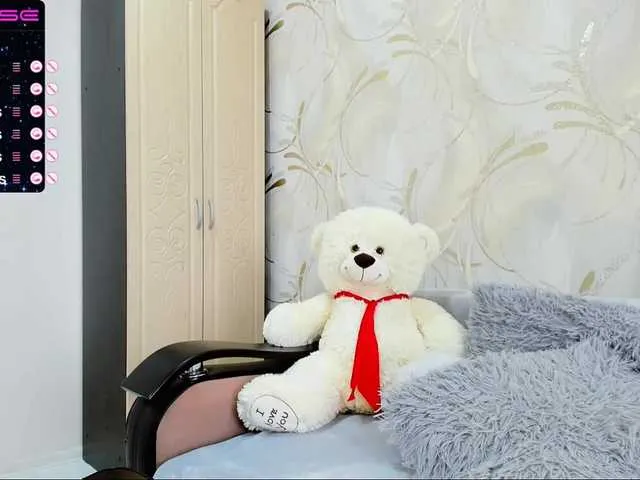 Live sex webcam photo for LedyMiya #273147122