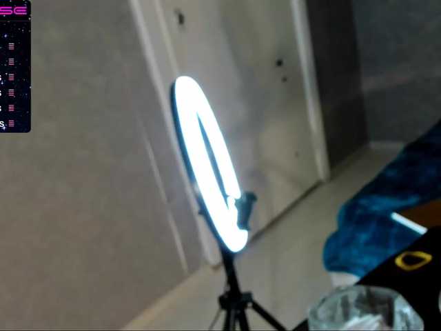 Live sex webcam photo for LedyMiya #274381847