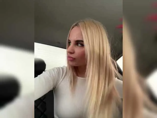 Live sex webcam photo for LedyMiya #290479317