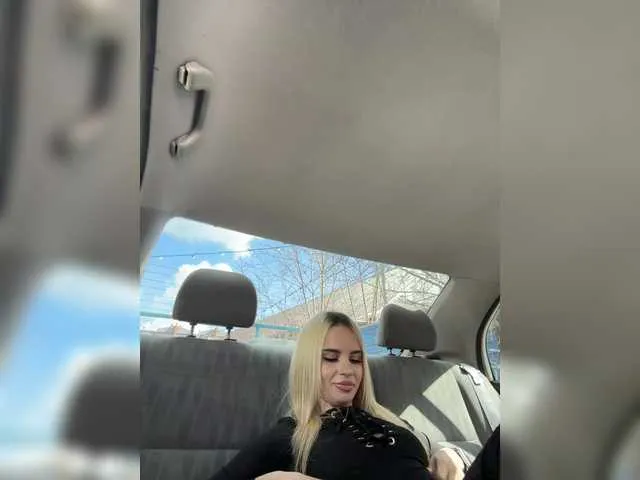 Live sex webcam photo for LedyMiya #290860399