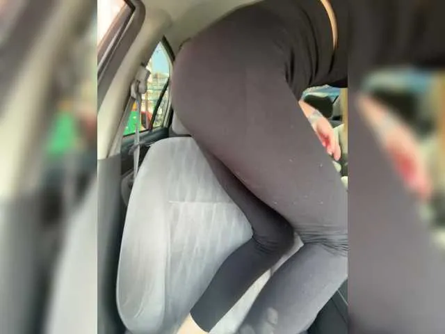 Live sex webcam photo for LedyMiya #290882129