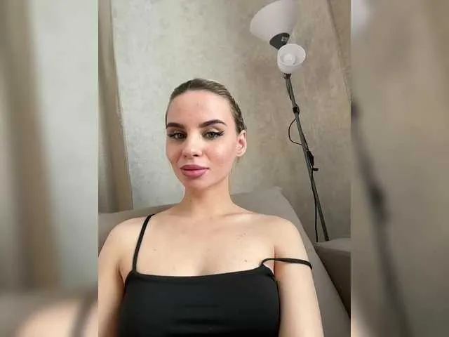 Live sex webcam photo for LedyMiya #291027469