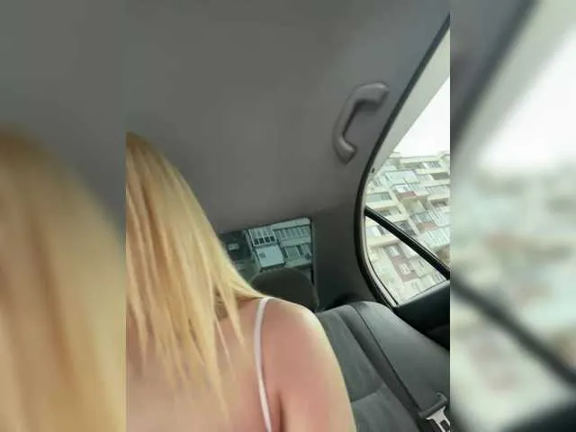 Live sex webcam photo for LedyMiya #291062211