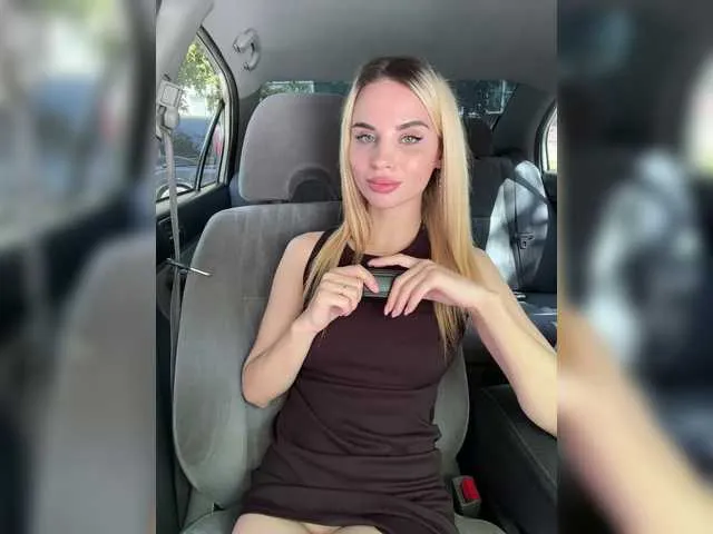 Live sex webcam photo for LedyMiya #291197840