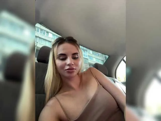 Live sex webcam photo for LedyMiya #291291574