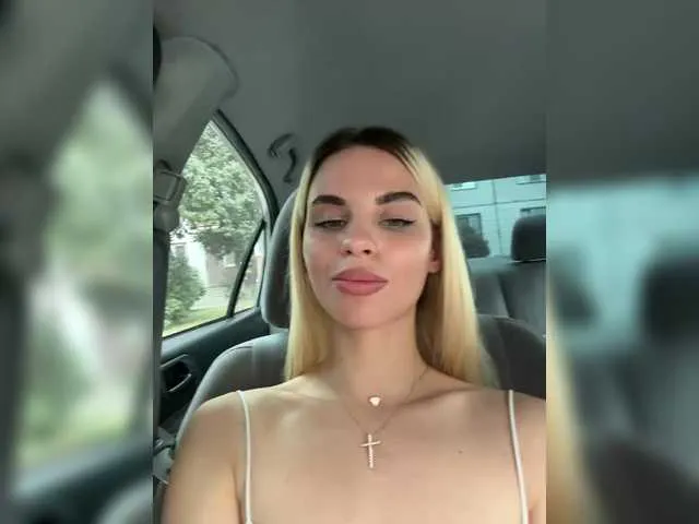 Live sex webcam photo for LedyMiya #291376454