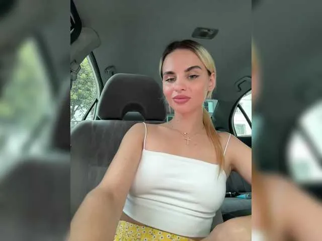 Live sex webcam photo for LedyMiya #291445718