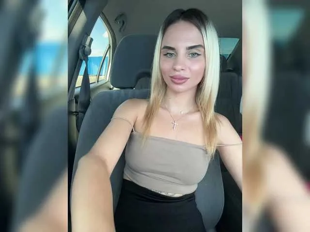 Live sex webcam photo for LedyMiya #291614611