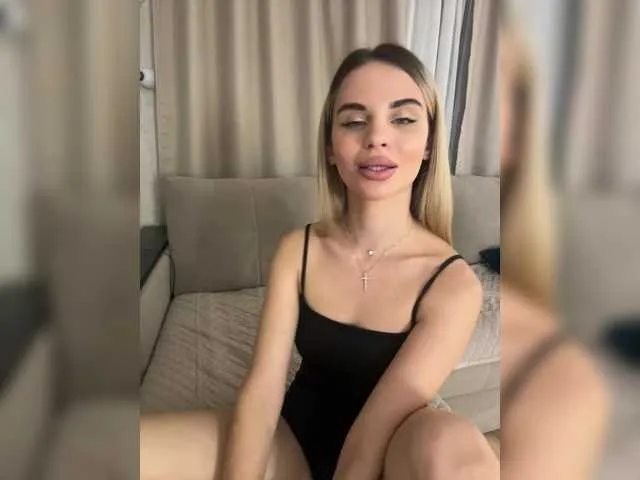 Live sex webcam photo for LedyMiya #291709579