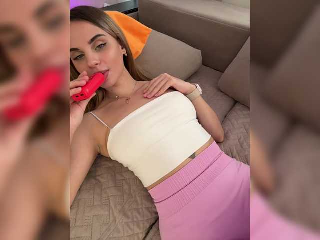 Live sex webcam photo for LedyMiya #291932250