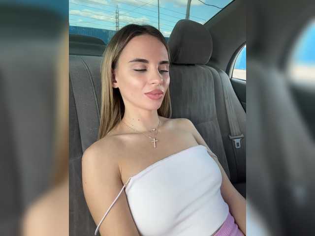 Live sex webcam photo for LedyMiya #291979560