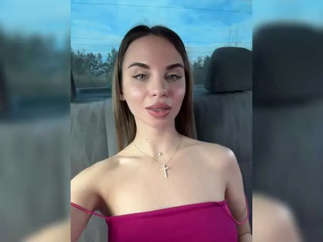 Live sex webcam photo for LedyMiya #292047616