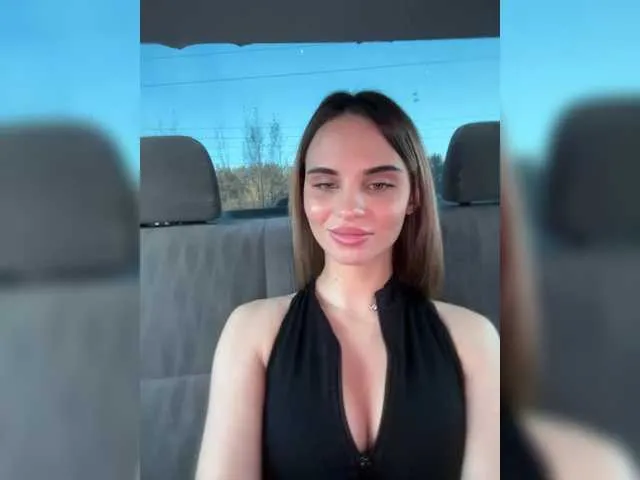 Live sex webcam photo for LedyMiya #292101259