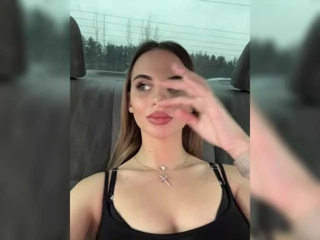 Live sex webcam photo for LedyMiya #292212663