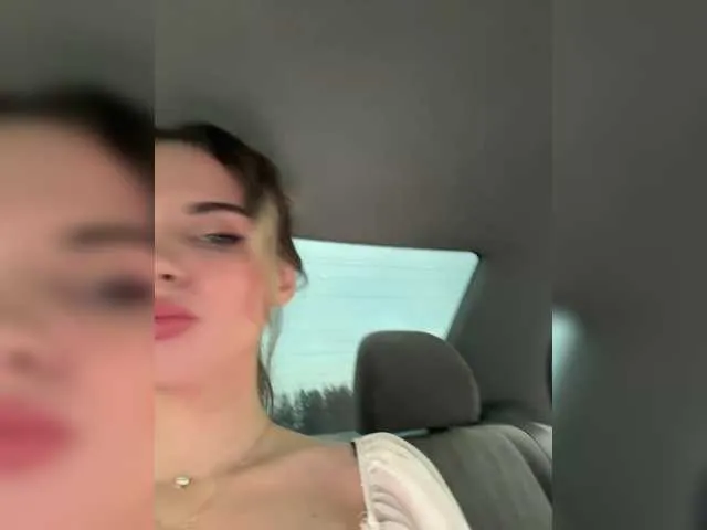 Live sex webcam photo for LedyMiya #292282117