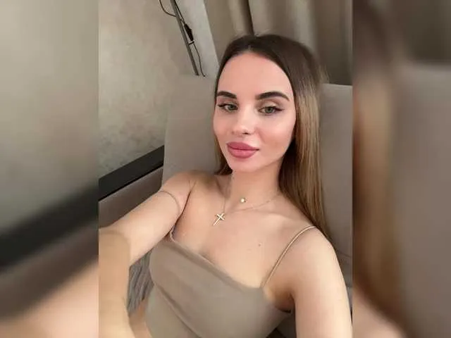 Live sex webcam photo for LedyMiya #292340027