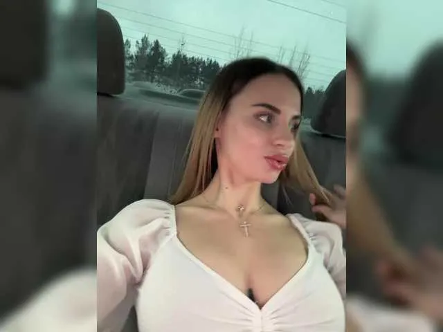 Live sex webcam photo for LedyMiya #292346717