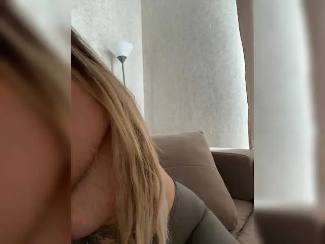 Live sex webcam photo for LedyMiya #293773806