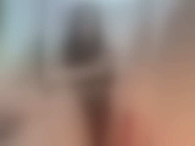 Live sex webcam photo for LedyMiya #294058828