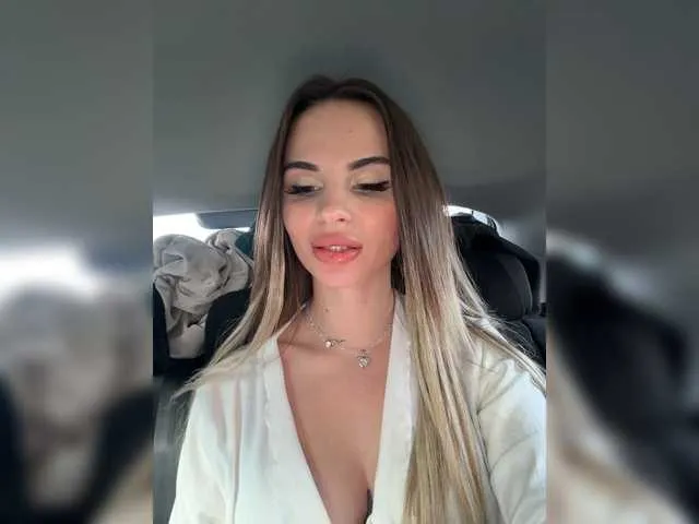 Live sex webcam photo for LedyMiya #294338329