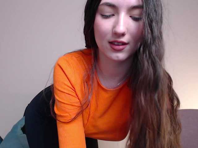 Live sex webcam photo for LeeLoo4 #272751680