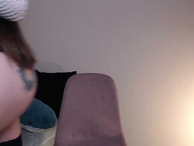 Live sex webcam photo for LeeLoo4 #272959805